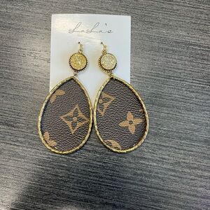 Trendy Boutique Gold and Brown Patterned Earrings